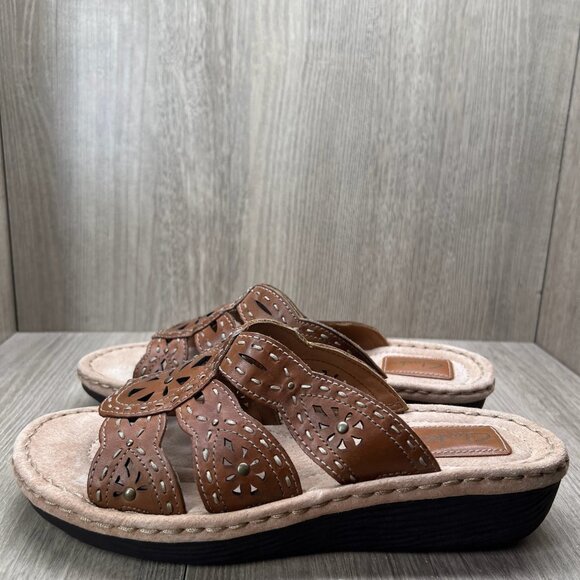 Clarks Artisan Wedge Slide Sandal Size 9.5M Slip On Perforated Leather Mid Brown - Picture 2 of 14